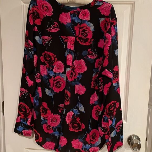 Torrid Rose long sleeved blouse 🌹 - Picture 6 of 7